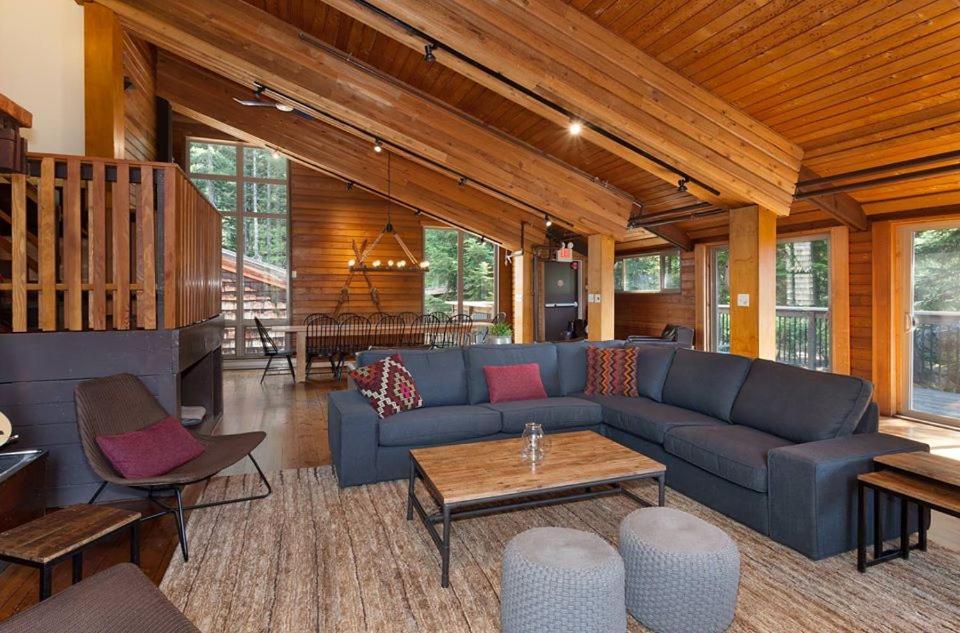 Ubc Whistler Lodge Bagian luar foto